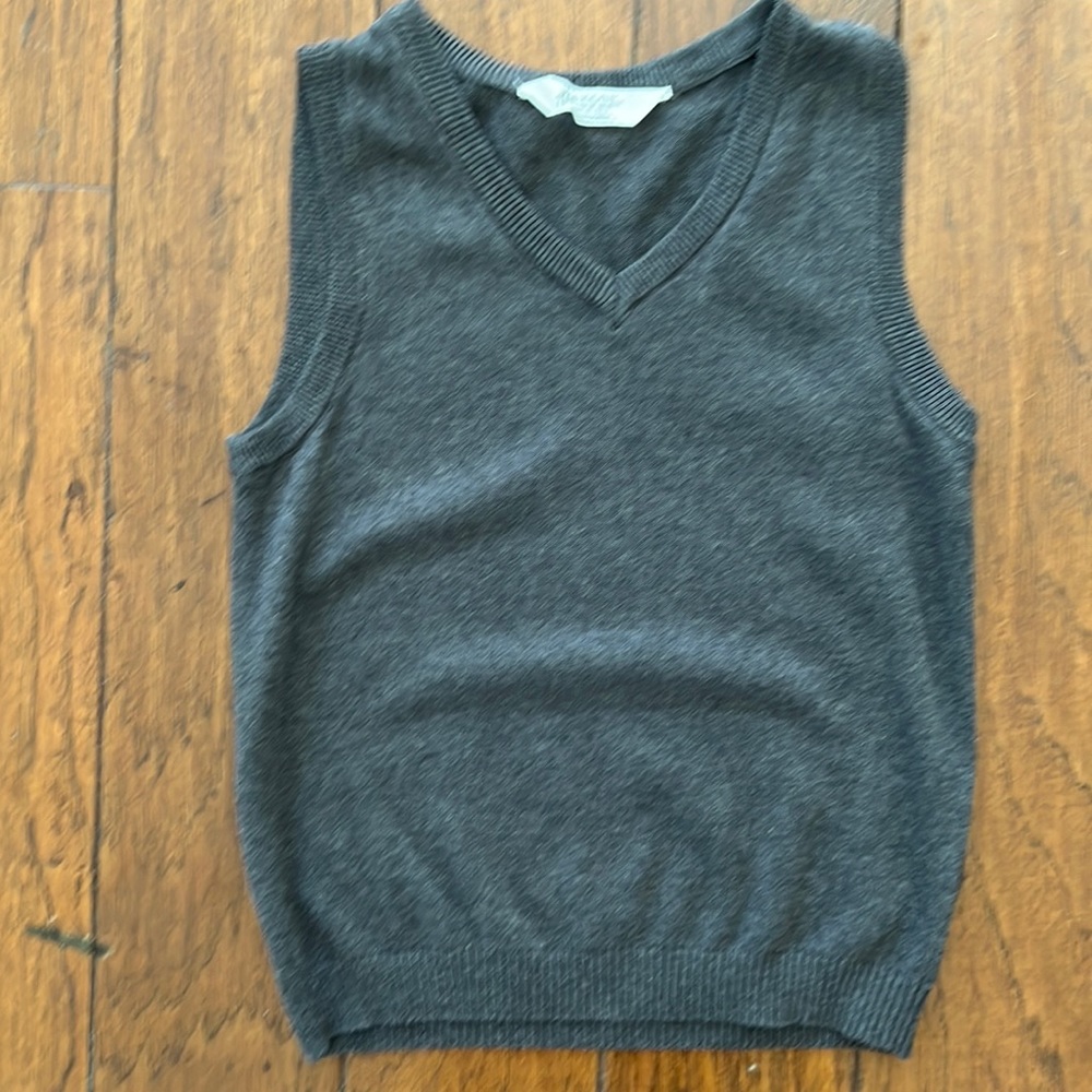 Boys v-neck sleeveless sweater